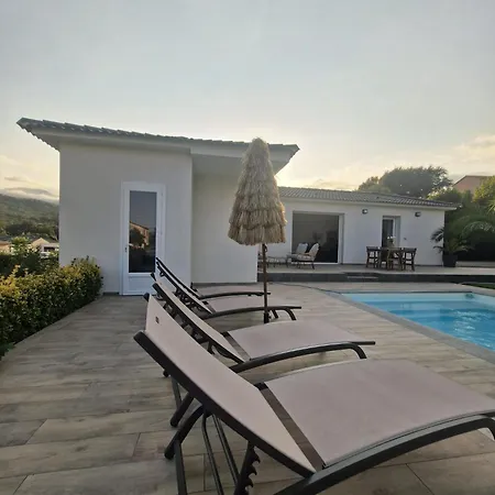 Villa Indépendant Avec Piscine Privée *